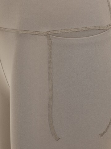 UNDER ARMOUR Skinny Sportshorts 'Meridian' in Beige