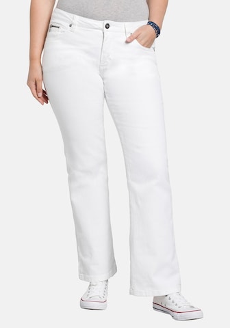 SHEEGO Bootcut Jeans in Wit: voorkant