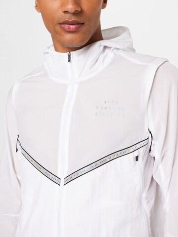 Veste de sport NIKE en blanc