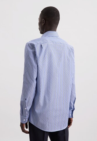 Coupe regular Chemise business 'Schwarze Rose' SEIDENSTICKER en bleu