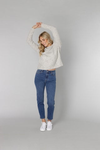 BASE LEVEL Sweater in Grey