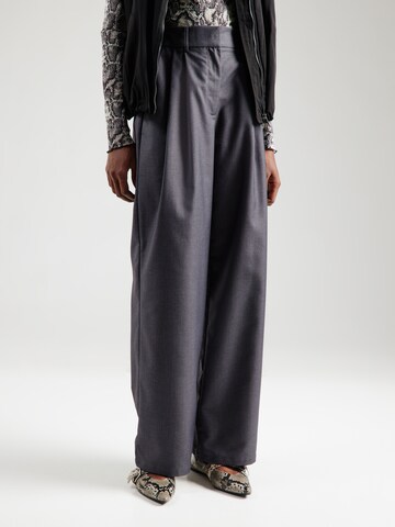 ABOUT YOU Loose fit Pleat-front trousers 'Elisabeth' in Grey: front