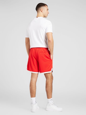 Tommy Jeans Regular Shorts 'ARCHIVE GAMES' in Rot