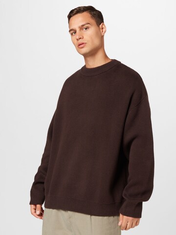 Pull-over 'John' WEEKDAY en marron : devant