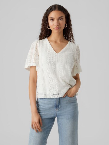 VERO MODA - Blusa 'Honey' en blanco: frente