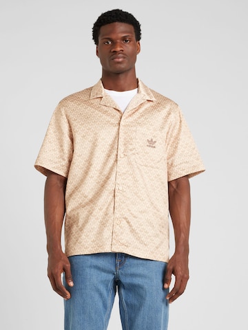 ADIDAS ORIGINALS - Ajuste confortable Camisa en beige: frente