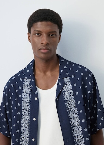 MANGO MAN Comfort fit Srajca 'Bandana' | modra barva