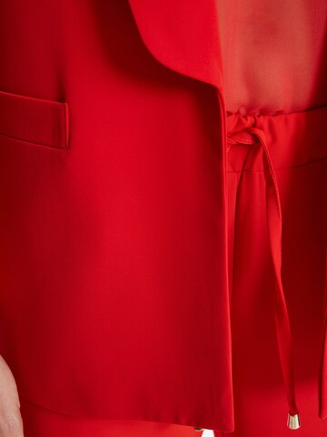 Blazer 'Zafa' Ana Alcazar en rouge