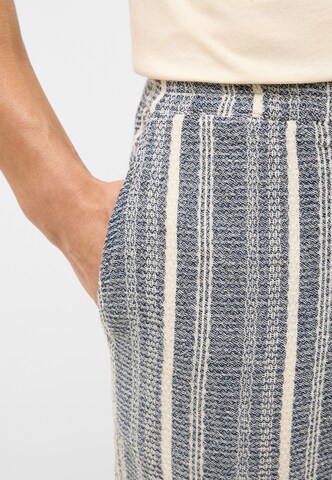 MUSTANG Regular Shorts 'Lockport' in Grau