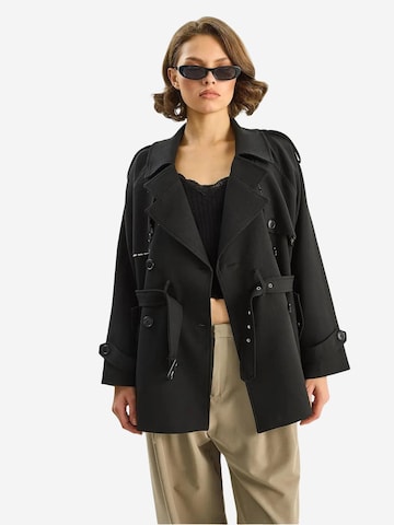 Bianco Lucci Tussenmantel in Zwart: voorkant