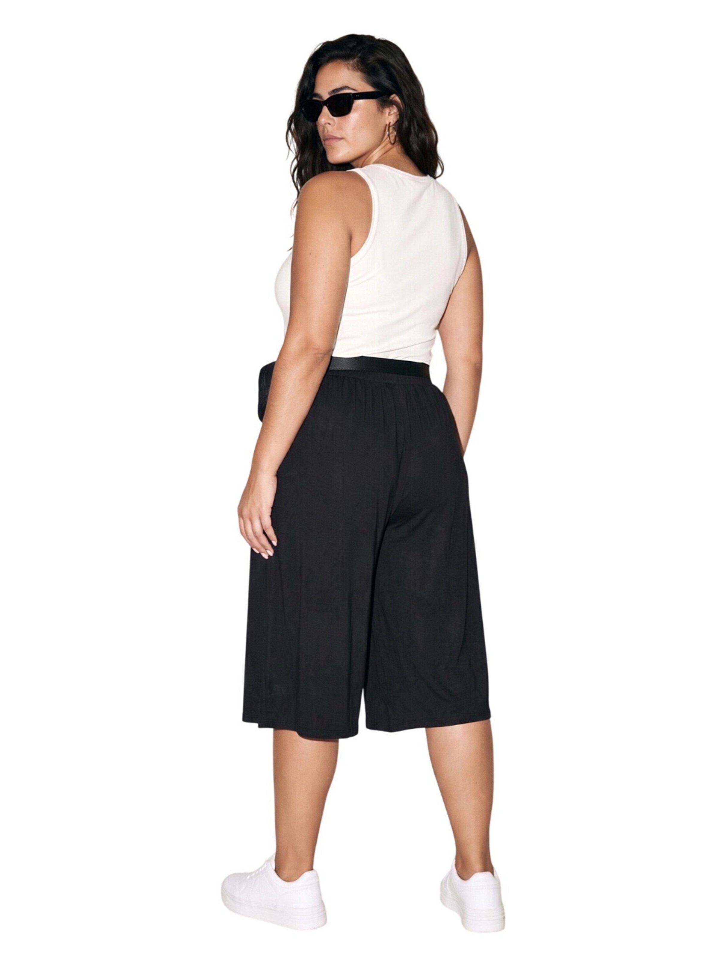 Shape Of You Regular Pants in Black