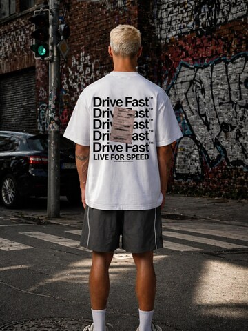 DriveFastDieYoung Shirt 'Strafzettel' in White