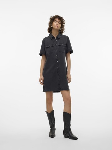 Robe-chemise 'JENNIE' VERO MODA en noir