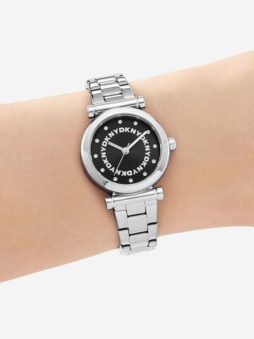 DKNY Analoguhr in Silber: Vorderseite