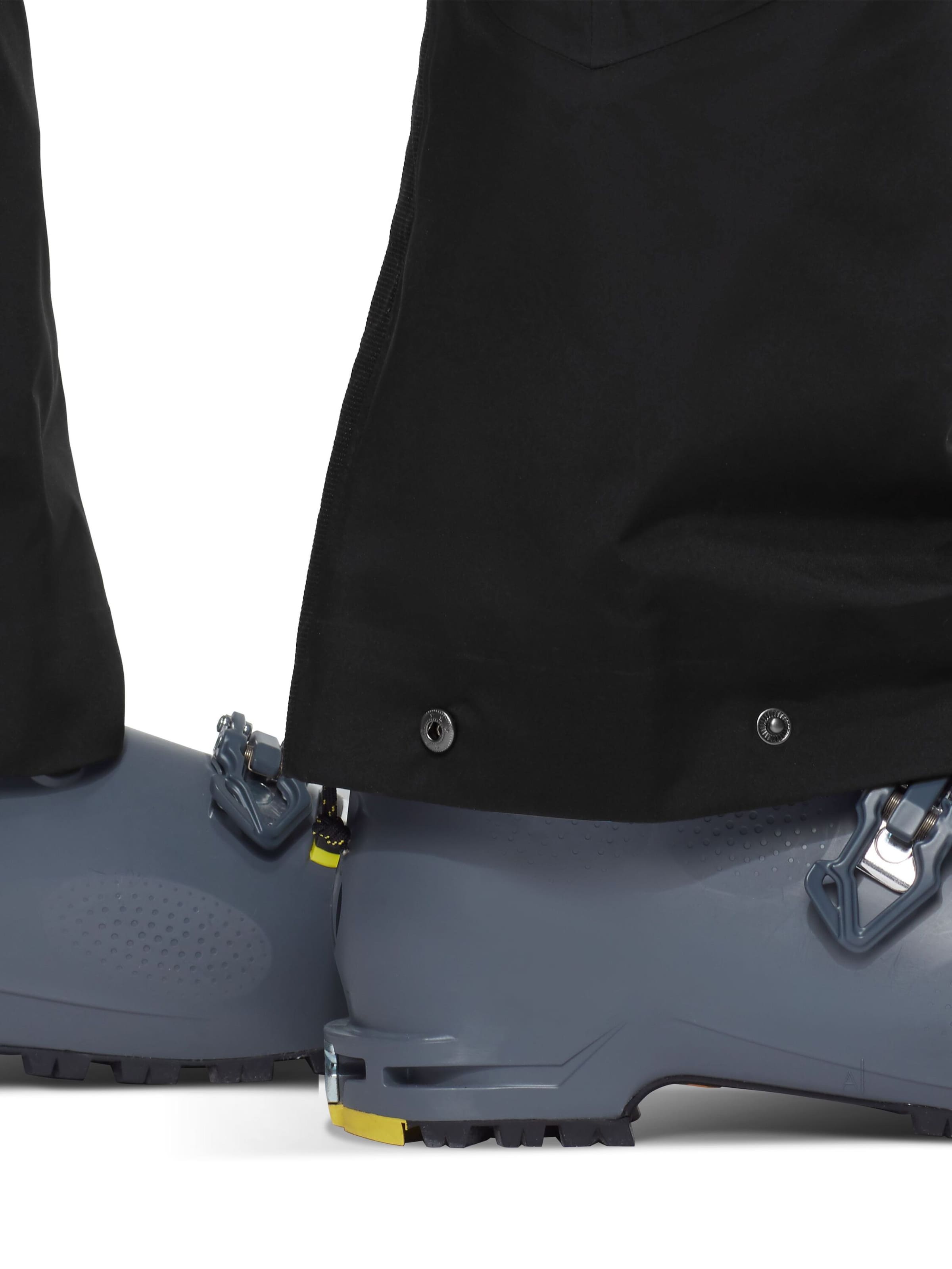 MAMMUT Regular Outdoor Pants 'HS Bib' in Black