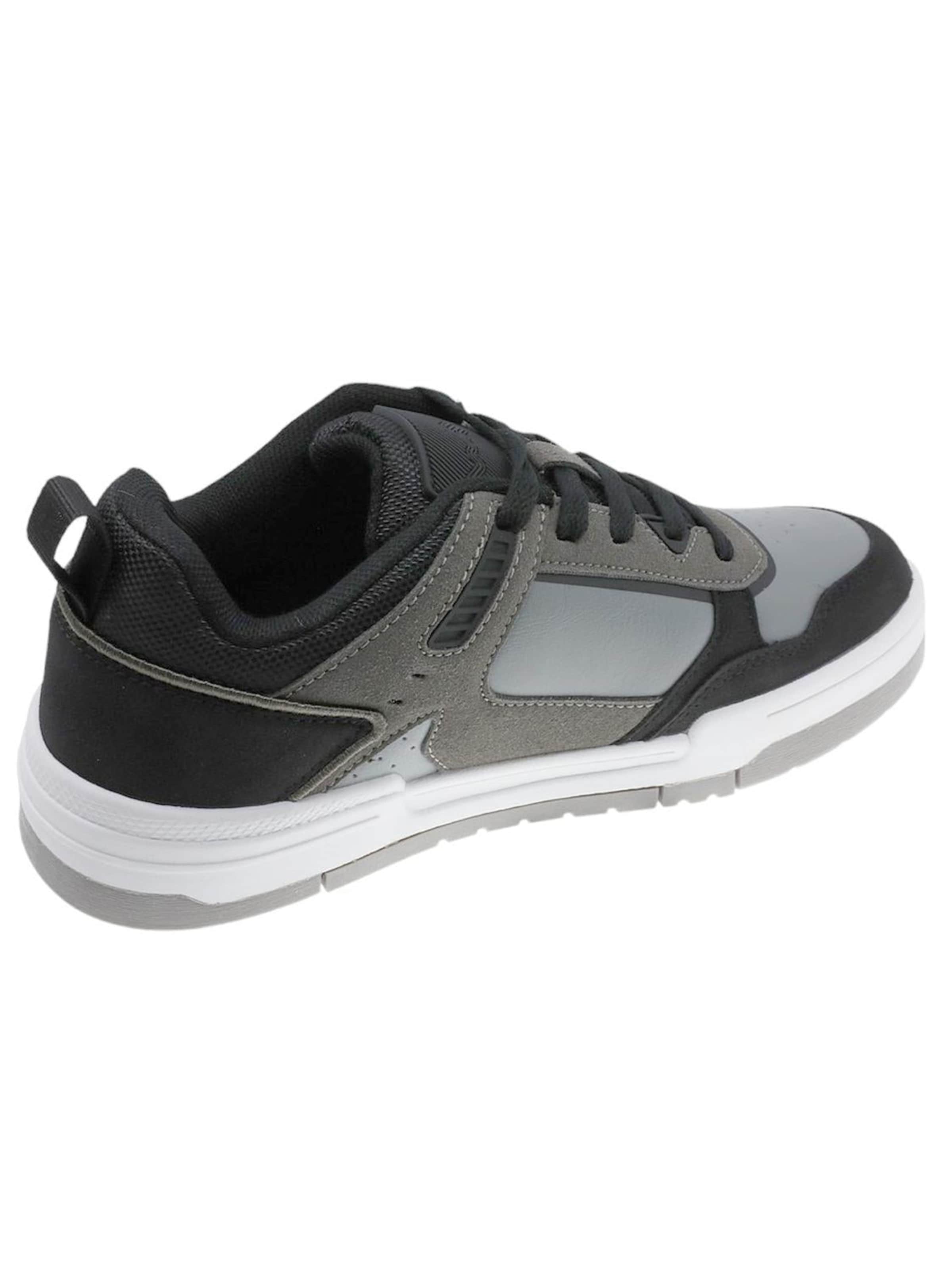 Beppi Sneakers in Black