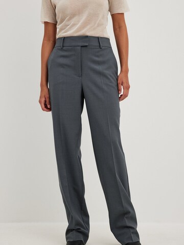 NA-KD Regular Pleated Pants in Grey: front