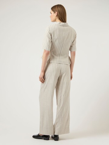 regular Pantaloni di YAS in bianco