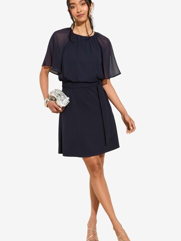 Friends Like These Платье в Синий