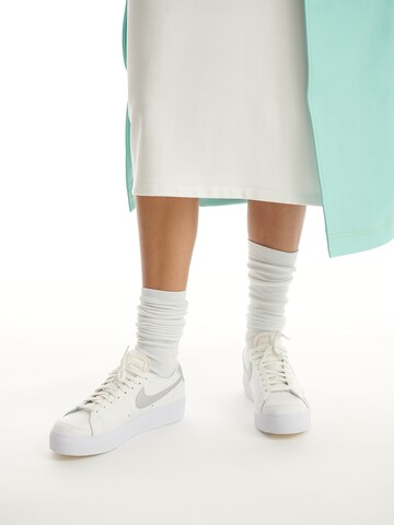 Baskets basses 'Blazer' Nike Sportswear en blanc