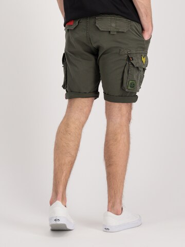 ALPHA INDUSTRIES Regular Shorts in Grau