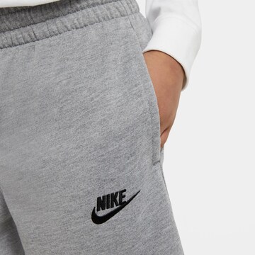 regular Pantaloni di Nike Sportswear in grigio