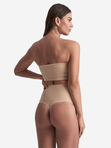 Slip scultant 'Soft Touch Seamless Mid Waist Thong' Bye Bra en beige