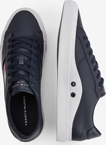 TOMMY HILFIGER Sneakers laag in Blauw
