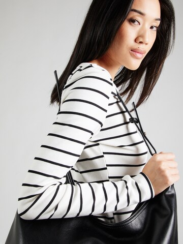 Gina Tricot Футболка в Белый