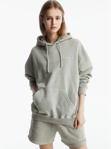 Pull&Bear Sweatshirt in Grau: predná strana