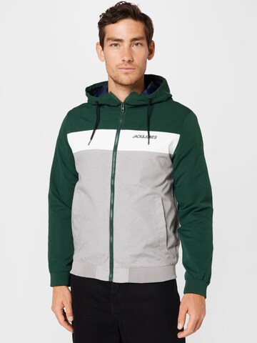 JACK & JONES Φθινοπωρινό και ανοιξιάτικο μπουφάν 'JJERush' σε γκρι: μπροστά
