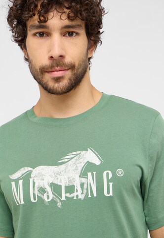 MUSTANG Μπλουζάκι 'Austin' σε πράσινο