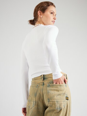 Abercrombie & FitchMajica 'FEATHERWEIGHT' - bijela boja
