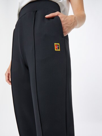 Effilé Pantalon de sport 'Heritage' NIKE en noir