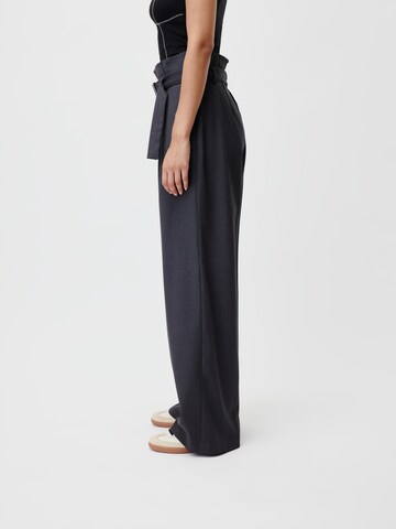 LeGer by Lena Gercke - Pierna ancha Pantalón plisado 'Jocy' en gris