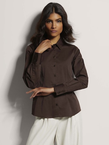 Chemisier MADELEINE en marron : devant