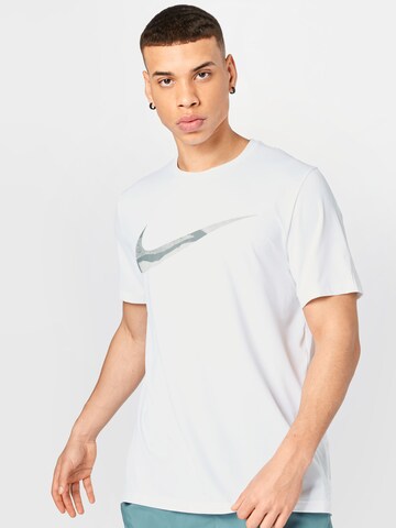 T-Shirt fonctionnel NIKE en blanc : devant