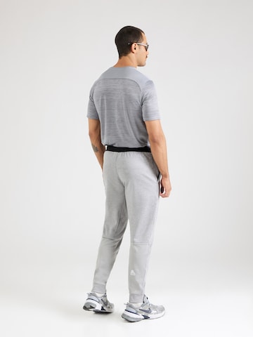 THE NORTH FACE Tapered Ulkoiluhousut värissä harmaa