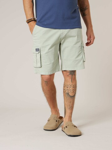 Loosefit Pantalon cargo 'Slog' Deeluxe en vert : devant