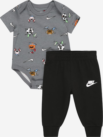 Nike Sportswear Set in Schwarz: predná strana