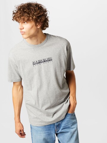NAPAPIJRI T-Shirt in Grau: Vorderseite