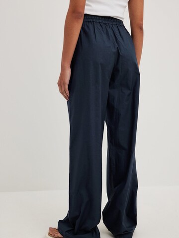 NA-KD Loosefit Hose in Blau