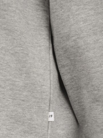 Selected Femme Petite Sweatshirt 'Stasie' in Grijs
