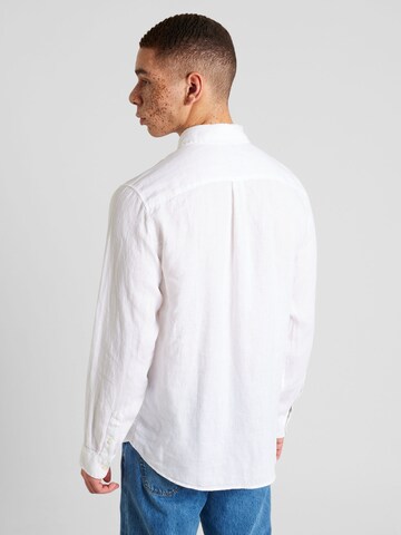 Coupe regular Chemise GAP en blanc