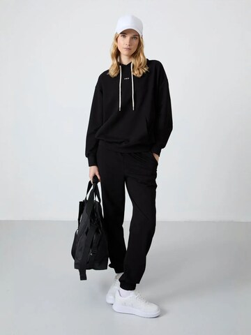 Tommy Life - Fato de jogging em preto: frente