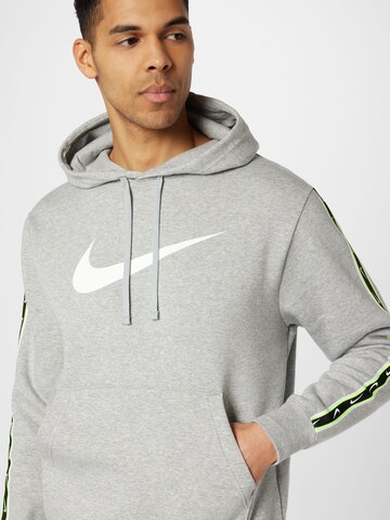 Nike Sportswear - Sudadera 'Repeat' en gris