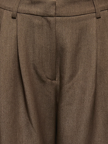 Loosefit Pantalon à pince 'ONLHATTIE' ONLY en marron