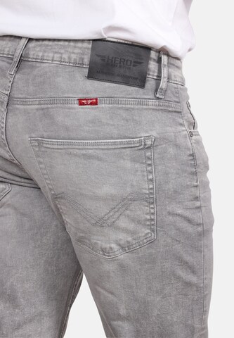 Hero Regular Jeans in Grau