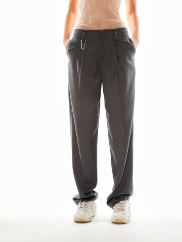 Tapered Pantaloni 'Nelly' di Bella x ABOUT YOU in grigio: frontale