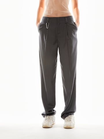 Bella x ABOUT YOU - Tapered Pantalón 'Nelly' en gris: frente